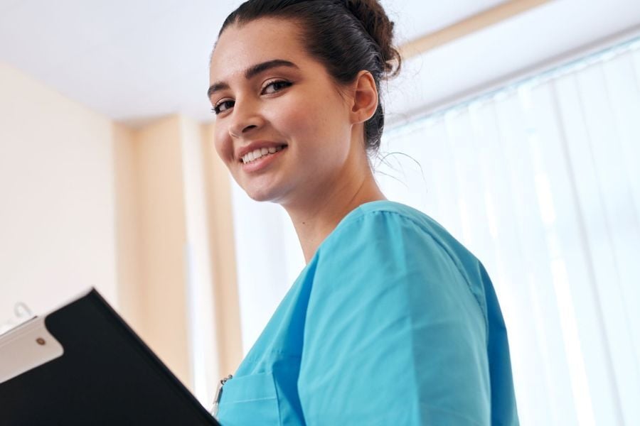 medikaisla-nurse-103-900x600