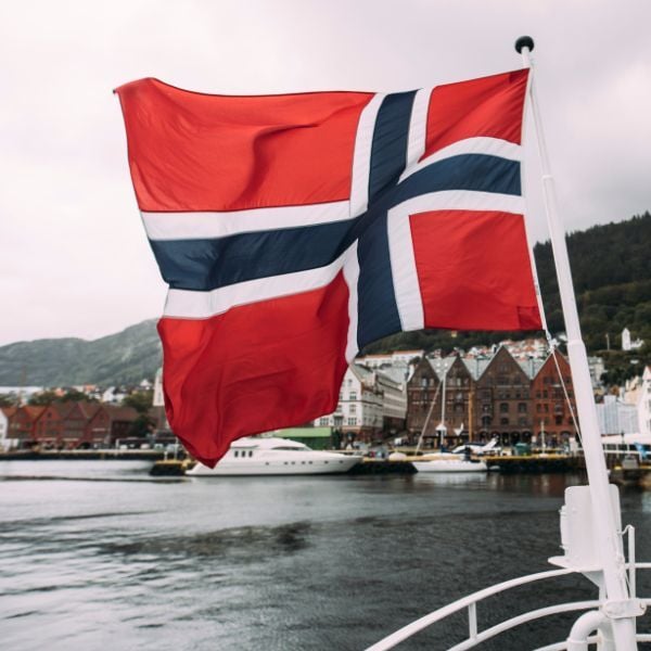 norway-flag-harbour-1611-600x600